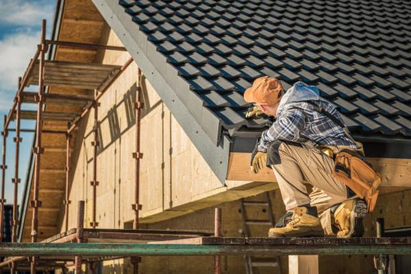 How to Find Roofing Contractors Specializing in Eco-Friendly Roofing Solutions