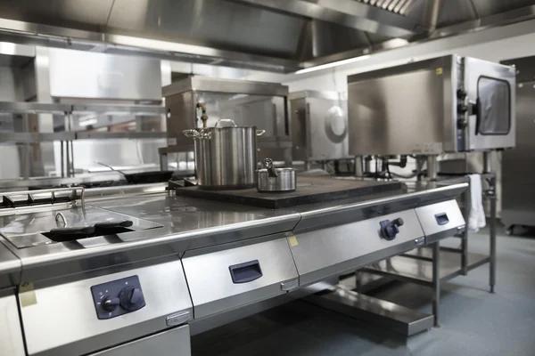 Selecting the Right Professional Equipment for a Busy Restaurant Kitchen