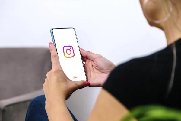 How to Use Instagram for Networking